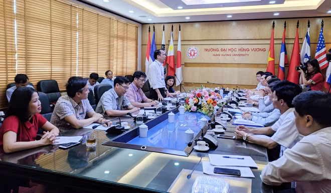 Thứ trưởng Bộ GD&ĐT Nguyễn Mạnh Hùng làm việc với Ban chỉ đạo thi THPT quốc gia tỉnh Phú Thọ.