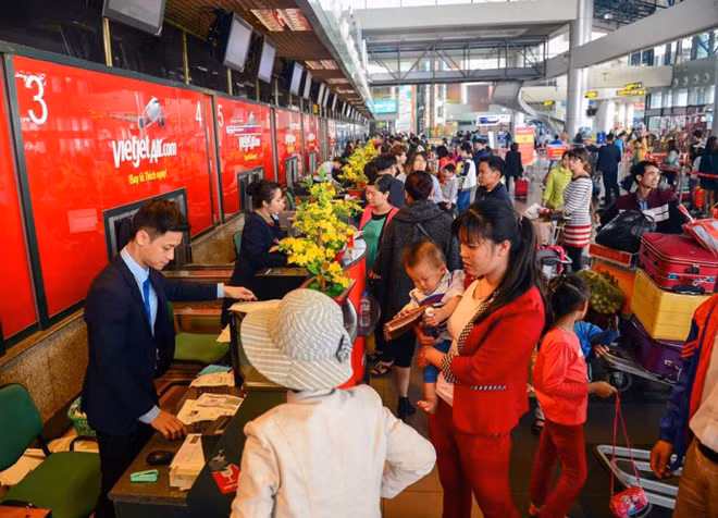 Nhiều người dân lựa chọn bay Hãng hàng không Vietjet trong dịp Tết.
