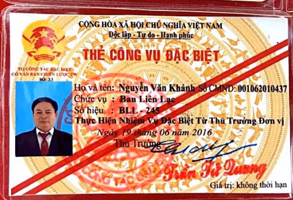 Một số giấy tờ giả đối tượng sử dụng để thực hiện hành vi vi phạm.