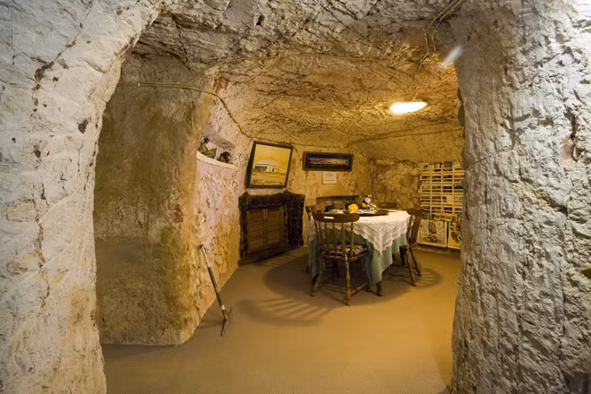Thị trấn dưới lòng đất Coober Pedy, Úc.