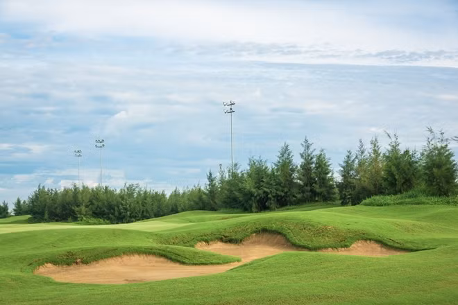 Mỗi hố golf tại sân FLC Samson Golf Links là một thử thách thú vị cho các golfer.