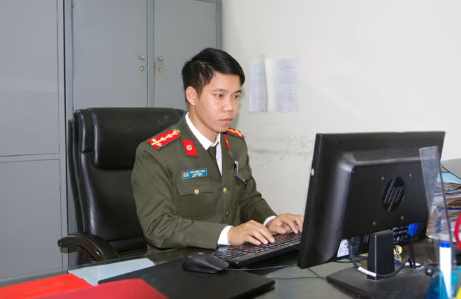 Đại úy Trần Quốc Tuấn.