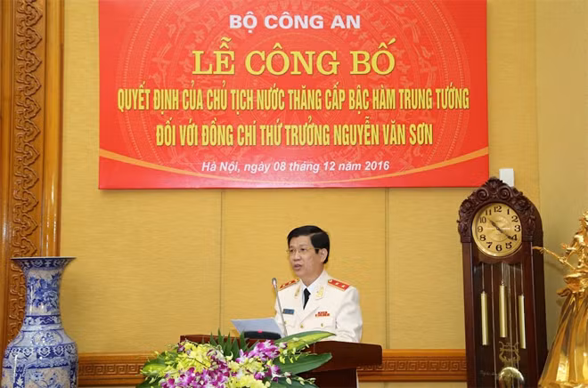 Trung tướng Nguyễn Văn Sơn, Thứ trưởng Bộ Công an phát biểu tại buổi Lễ. Trung tướng Nguyễn Văn Sơn, Thứ trưởng Bộ Công an phát biểu tại buổi Lễ.