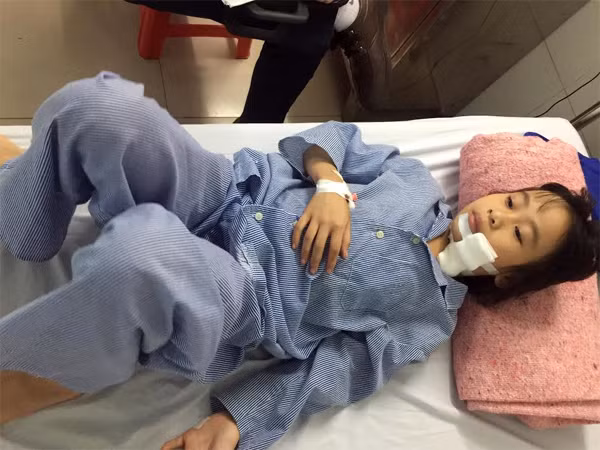 Cháu Vũ Thanh Trúc chưa hết bàng hoàng, lo sợ. Cháu Vũ Thanh Trúc chưa hết bàng hoàng, lo sợ.