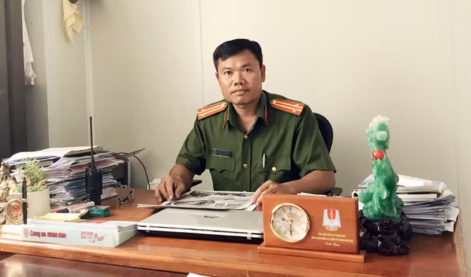 Trung tá Lê Minh Chánh, Trưởng Công an thị trấn Dương Đông, huyện Phú Quốc, tỉnh Kiên Giang. Trung tá Lê Minh Chánh, Trưởng Công an thị trấn Dương Đông, huyện Phú Quốc, tỉnh Kiên Giang.