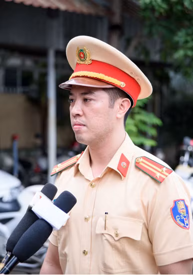 Trung tá Huỳnh Trung Phong, Trưởng phòng CSGT ÐB-ÐS Công an TP Hồ Chí Minh.