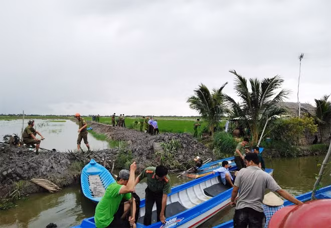 Công an Kiên Giang khám nghiệm hiện trường nơi xảy vụ án mạng. Công an Kiên Giang khám nghiệm hiện trường nơi xảy vụ án mạng.