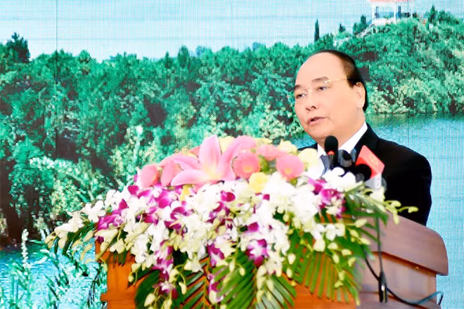 Thủ tướng Nguyễn Xuân Phúc phát biểu tại Hội nghị. Thủ tướng Nguyễn Xuân Phúc phát biểu tại Hội nghị.