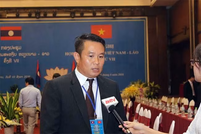 Thượng tá Saysaming Sivilay, Cục trưởng Cục Quản lý xuất nhập cảnh, Tổng cục An ninh Lào trả lời phỏng vấn Báo CAND, chiều 3-8.
