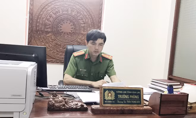 “Tất cả những điều này nhờ bản lĩnh, tinh thần trách nhiệm của cả đội, của cả lực lượng hình sự từ tỉnh đến huyện. Lính hình sự phải tiếp xúc với tội phạm, với mặt trái xã hội, nhưng phải giữ vững được bản chất của lính hình sự”, Thượng tá Sơn chia sẻ.