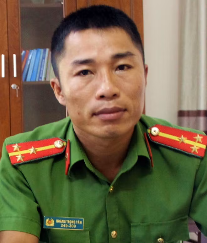Thượng úy Hoàng Trọng Tám.