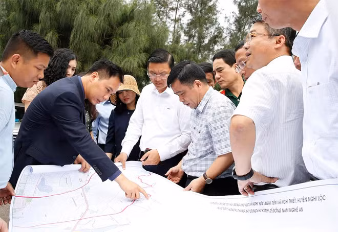 Lãnh đạo Tập đoàn FLC kiểm tra thực địa.