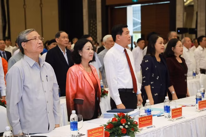 Các đại biểu dự Hội nghịUBTƯ MTTQ Việt Nam lần thứ 9 (khóa VIII).