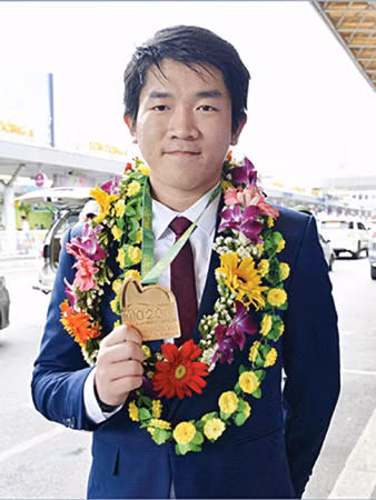 Học sinh Hoàng Hữu Quốc Huy.