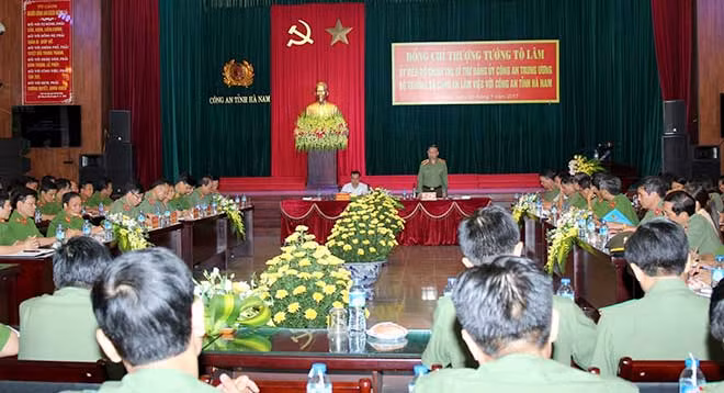 Toàn cảnh buổi làm việc.