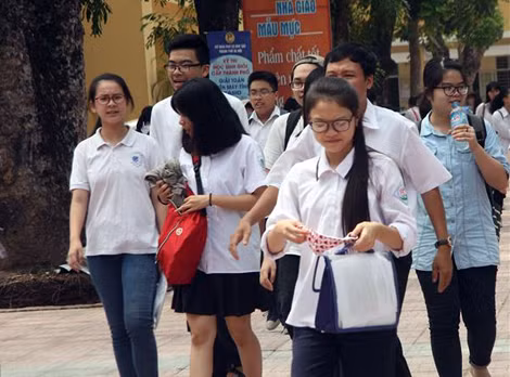 Học sinh thi vào lớp 10 công lập tại Hà Nội năm học 2016-2017.