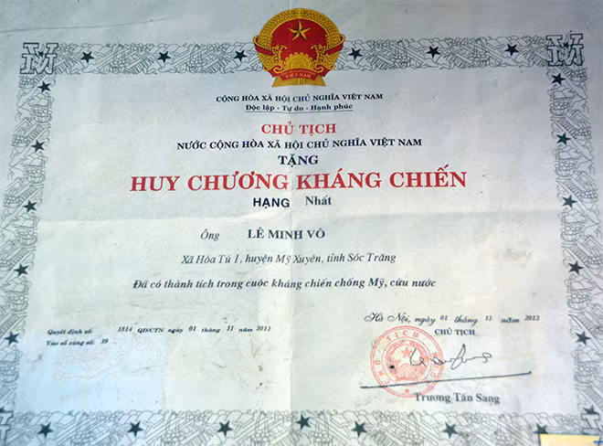 Ông Lê Minh Võ được Chủ tịch nước tặng Huy chương Kháng chiến hạng Nhất.