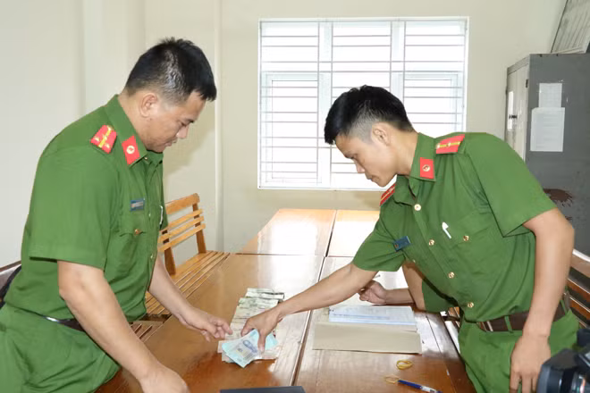 Tăng vật tại cơ quan điều tra.