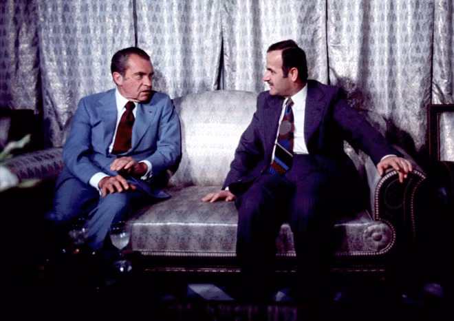 Richard Nixon là Tổng thống Mỹ đầu tiên đến thăm Damascus khi ông gặp Tổng thống Syria Hafez al-Assad, năm 1974.