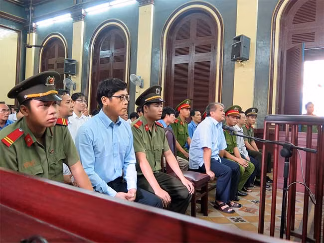 Các bị cáo tại tòa.