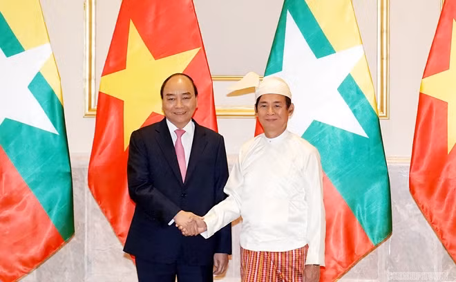 Thủ tướng Nguyễn Xuân Phúc và Tổng thống U Win Myint trước khi vào hội kiến. Ảnh: VGP/Quang Hiếu