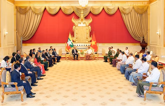Ảnh: VGP/Quang Hiếu Thủ tướng Nguyễn Xuân Phúc hội kiến với Tổng thống U Win Myint. Ảnh: VGP/Quang Hiếu