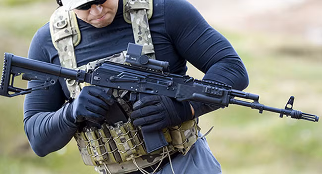 Lính vệ binh quốc gia Nga sẽ được trang bị tiểu liên hiện đại Kalashnikov AK-74M.