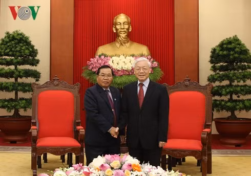 Tổng Bí thư Nguyễn Phú Trọng và Phó Chủ tịch Quốc hội Lào Sengnouane Xayalat. Tổng Bí thư Nguyễn Phú Trọng và Phó Chủ tịch Quốc hội Lào Sengnouane Xayalat.
