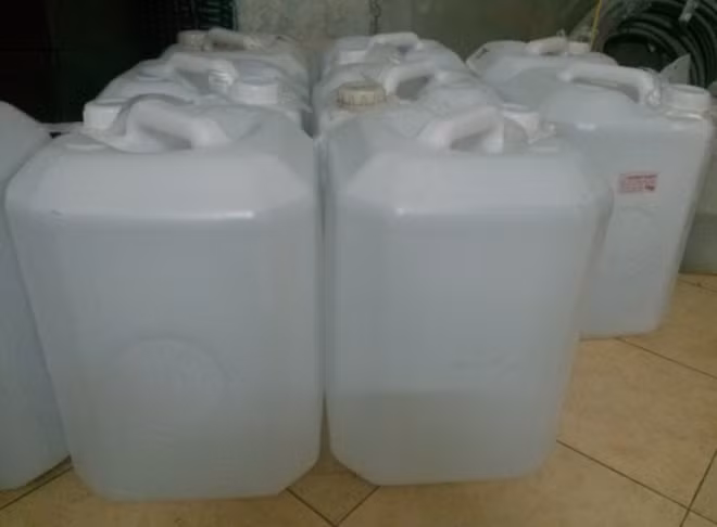 Rượu tự nấu không nhãn mác, không được kiểm tra chất lượng luôn là nguy cơ gây hại sức khỏe người tiêu dùng.