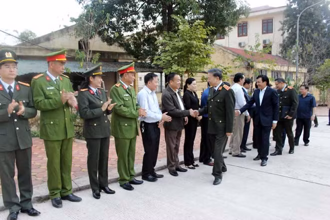 Đoàn công tác làm việc tại huyện Mường Nhé.