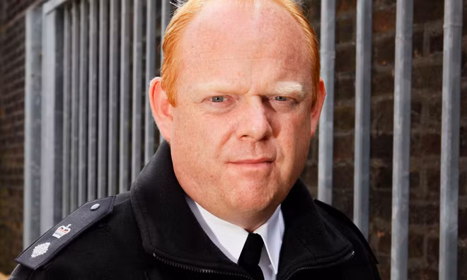 Ông Phil Kay. Ông Phil Kay.