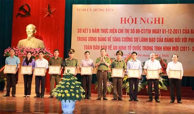 Các cá nhân, tập thể xuất sắc nhận Bằng khen của Bộ Công an và Tỉnh ủy, UBND tỉnh Hưng Yên