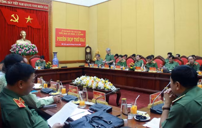 Các đại biểu dự phiên họp.