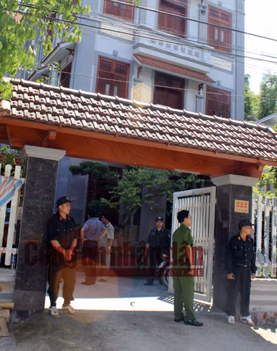 Lực lượng Công an khám xét nhà ở của Trần Văn Thái.