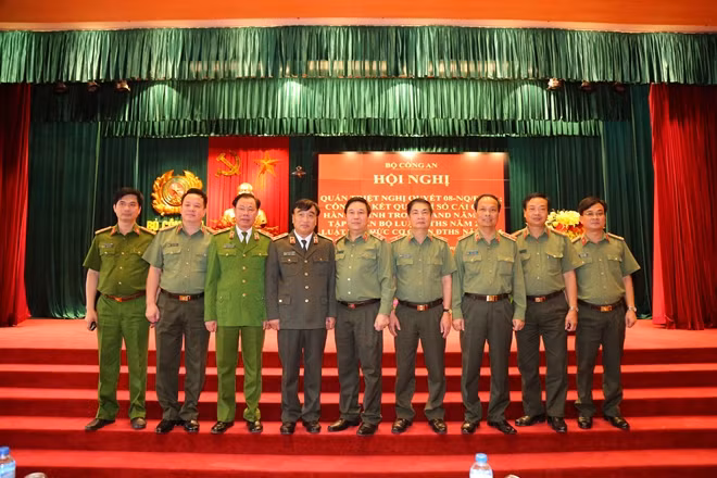 Các đại biểu tham dự hội nghị.