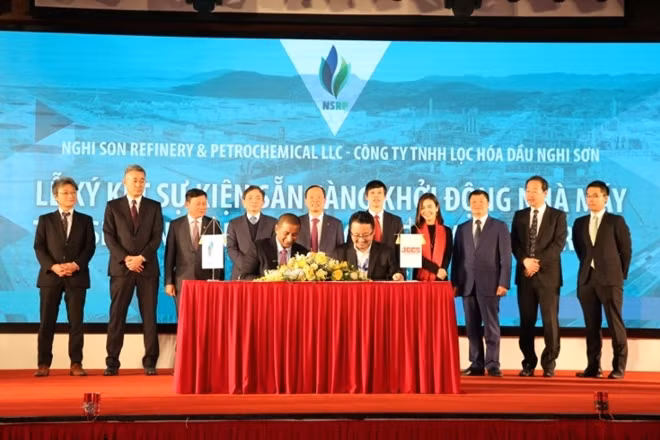 Lãnh đạo NSRP và Tổng thầu JGCS ký kết mốc sẵn sàng khởi động Nhà máy Lọc hóa dầu Nghi Sơn.