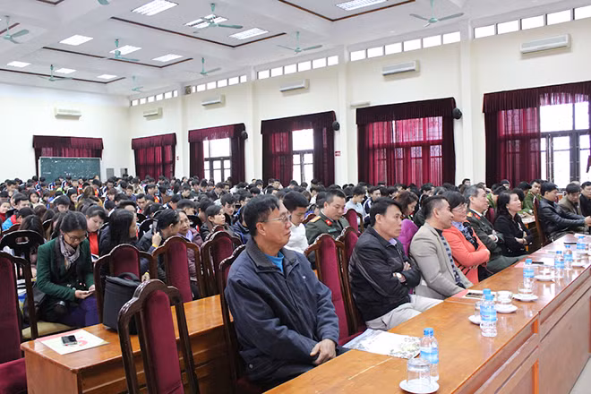 Đông đảo các bạn đoàn viên, thanh niên tham gia hưởng ứng buổi lễ.