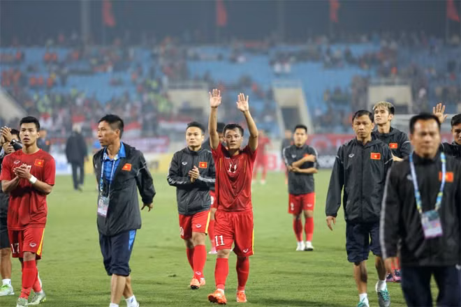 Chia tay AFF Cup, hy vọng có nhiều bài học bổ ích được rút ra cho chiến trường SEA Games năm tới. Ảnh: H.M.
