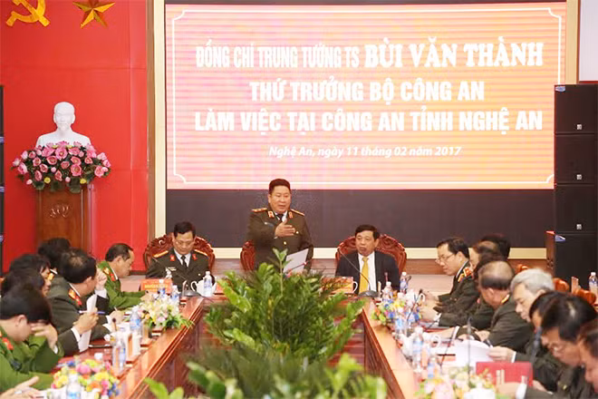 Trung tướng TS Bùi Văn Thành ghi nhận, đánh giá cao những kết quả mà Công an Nghệ An đạt được trong thời gian qua. Trung tướng TS Bùi Văn Thành ghi nhận, đánh giá cao những kết quả mà Công an Nghệ An đạt được trong thời gian qua.
