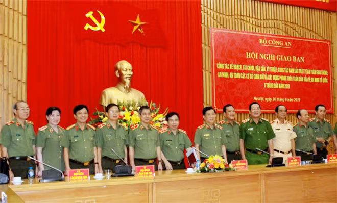 Thứ trưởng Nguyễn Văn Sơn và các đại biểu tại Hội nghị giao ban Thứ trưởng Nguyễn Văn Sơn và các đại biểu tại Hội nghị giao ban
