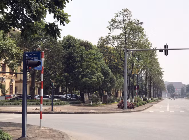 Những con đường chính đang được thí điểm phá rào trở nên thoáng đãng sạch đẹp.
