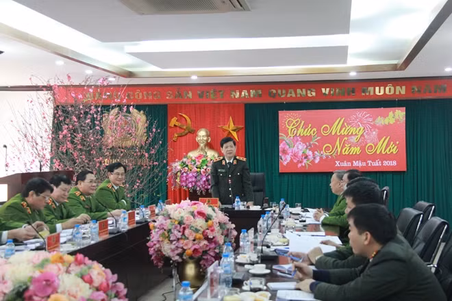 Thứ trưởng Nguyễn Văn Sơn chỉ đạo đảm bảo an ninh, an toàn trại giam trong dịp Tết Mậu Tuất.
