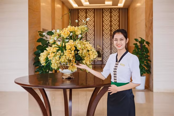 Các nữ nhân viên Mường Thanh rạng rỡ trong trang phục truyền thống của dân tộc Thái. Các nữ nhân viên Mường Thanh rạng rỡ trong trang phục truyền thống của dân tộc Thái.