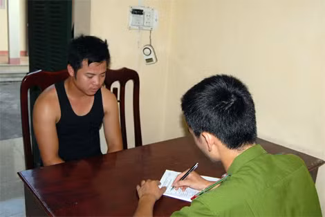 Đối tượng Dũng tại Cơ quan công an.