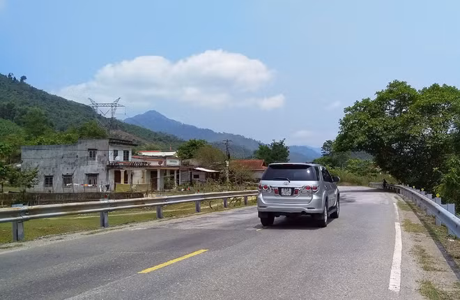 Ngã ba Bến Giằng, huyện Nam Giang, nơi giao nhau giữa đường Hồ Chí Minh và QL14D.