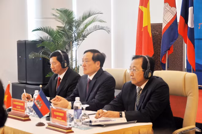 Chánh án TAND tối cao ba quốc gia Việt Nam – Lào – Campuchia đồng chủ trì hội nghị.