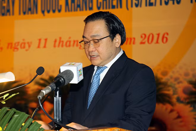 Đồng chí Hoàng Trung Hải phát biểu chào mừng tại buổi Gặp mặt.