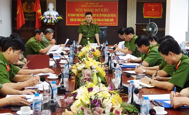 Trung tướng Đỗ Kim Tuyến, Phó Tổng cục trưởng Tổng cục Cảnh sát phát biểu tại Hội nghị.