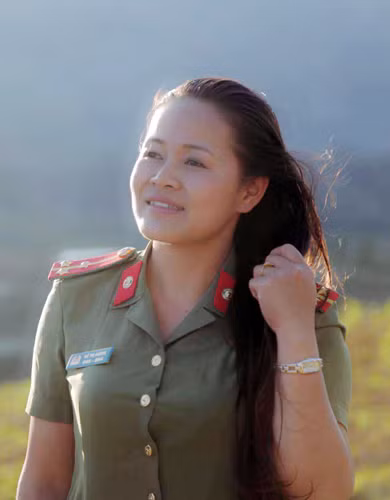 Thượng úy Hà Hương.