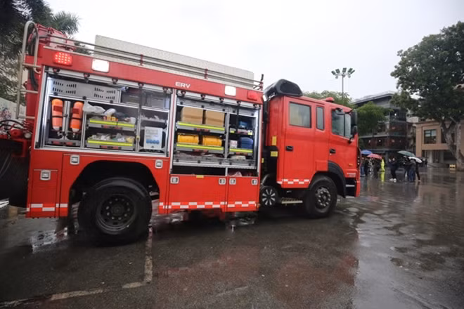 Xe cứu nạn, cứu hộ được trang bị đầy đủ gần 200 loại thiết bị phục vụ tìm kiếm cứu nạn, cứu hộ như xuồng, phao cứu sinh, thiết bị lặn cùng máy banh cắt thủy lực, máy khoan, cắt, đục, cưa cầm tay.